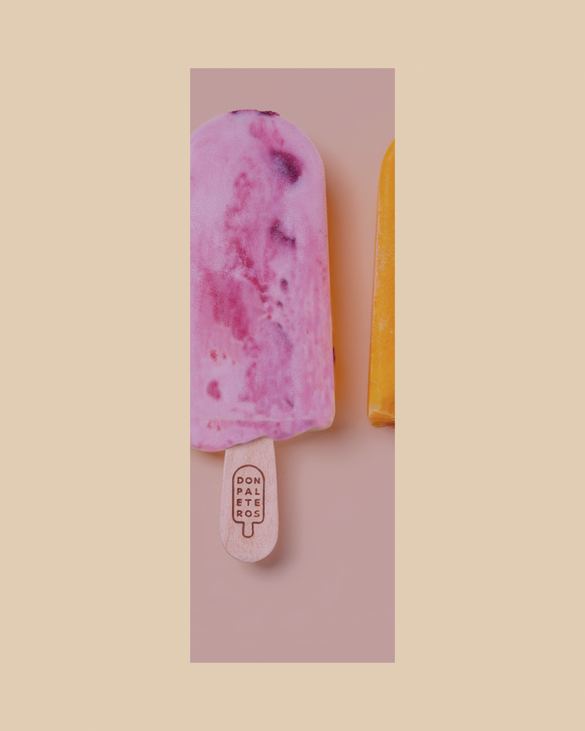 Paleta de açai rellena de leche condensada