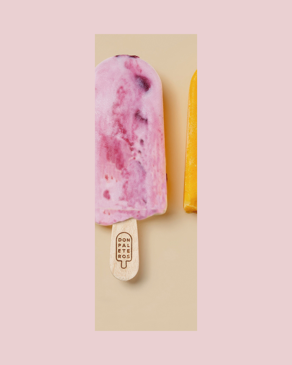 Paleta de yogur con frutos rojos